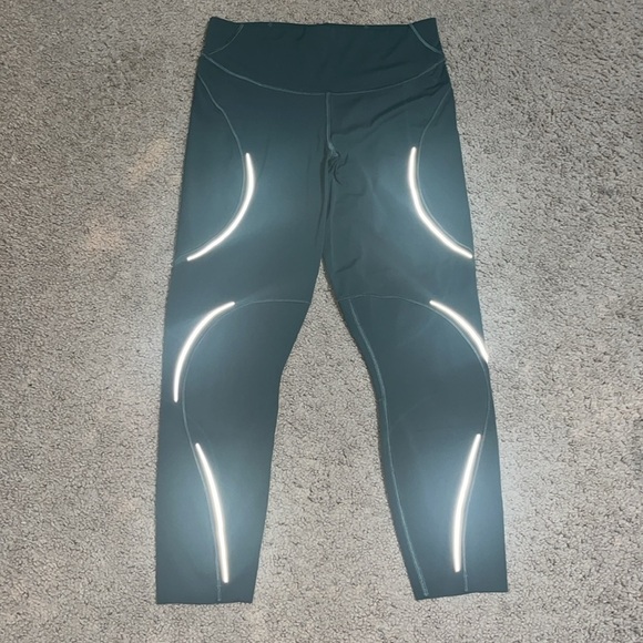 Lululemon Base Pace High-Rise Reflective Tight 25"
Smoked Spruce Green 10 - Picture 3 of 10